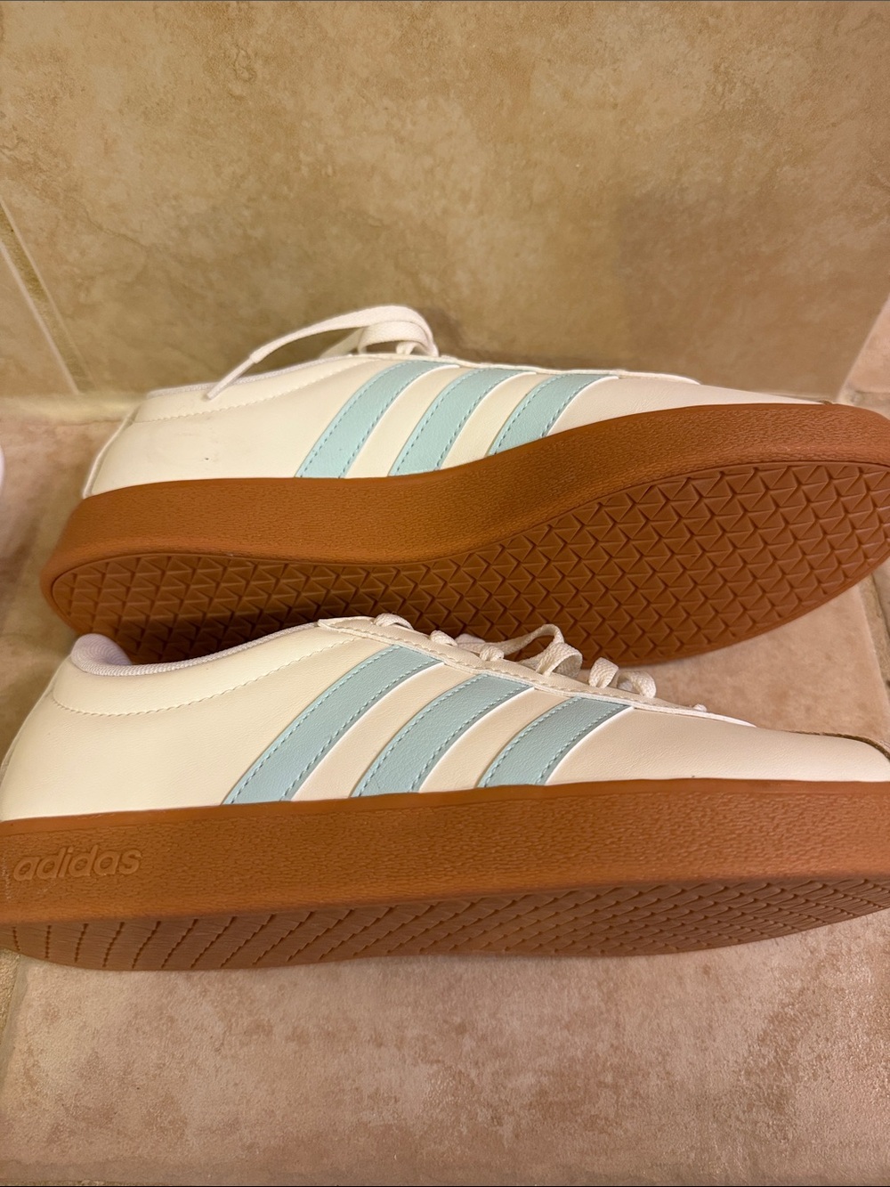 adidas Women’s White Sneakers with Light Blue Stripes and Gum Sole size 9.5 - Picture 3 of 6